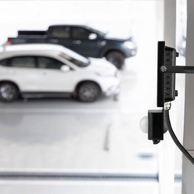 Image of V-Tac 10W Cool White Samsung Chip LED Floodlight with PIR Sensor