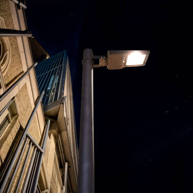 Image of 32W Solar LED Floodlight 3520lm with Dusk to Dawn & Motion Sensor
