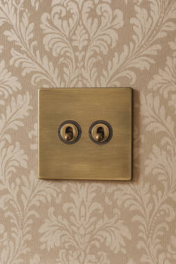 Edit Hartland Screwless 2 Gang Two Way Toggle Switch