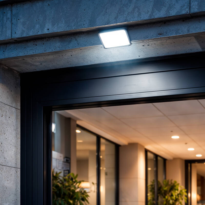 Image of 10W LED Floodlight 900lm Glass IP65