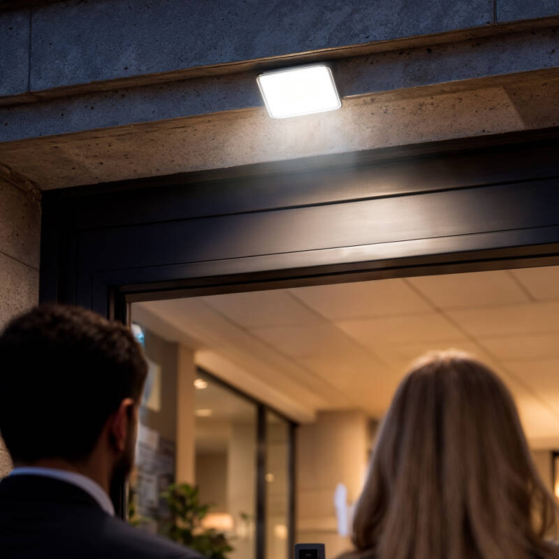 Image of 10W LED Floodlight 900lm Glass IP65